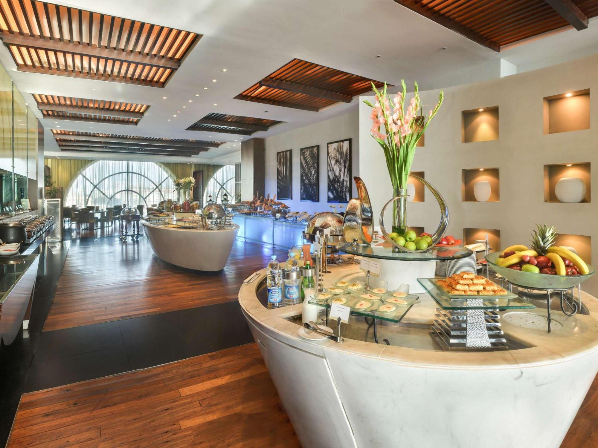 Sofitel Al Khobar The Corniche Hotel Exterior foto The restaurant