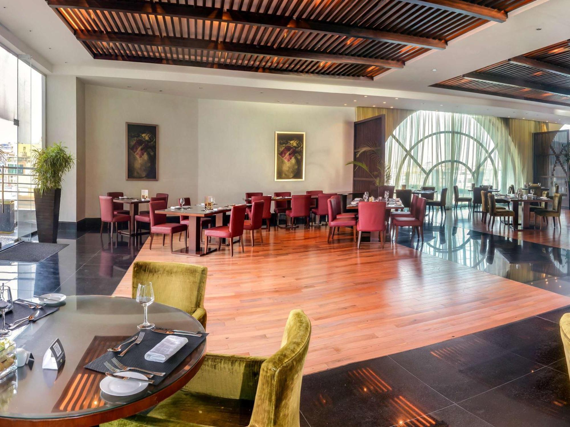 Sofitel Al Khobar The Corniche Hotel Exterior foto The restaurant