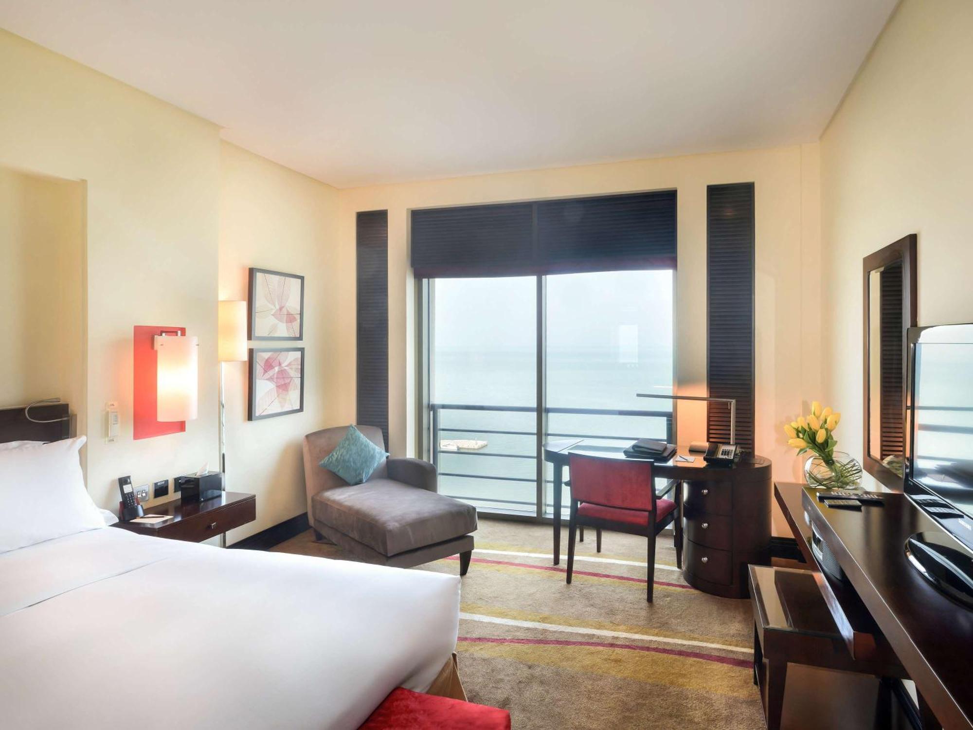 Sofitel Al Khobar The Corniche Hotel Exterior foto A room at the hotel