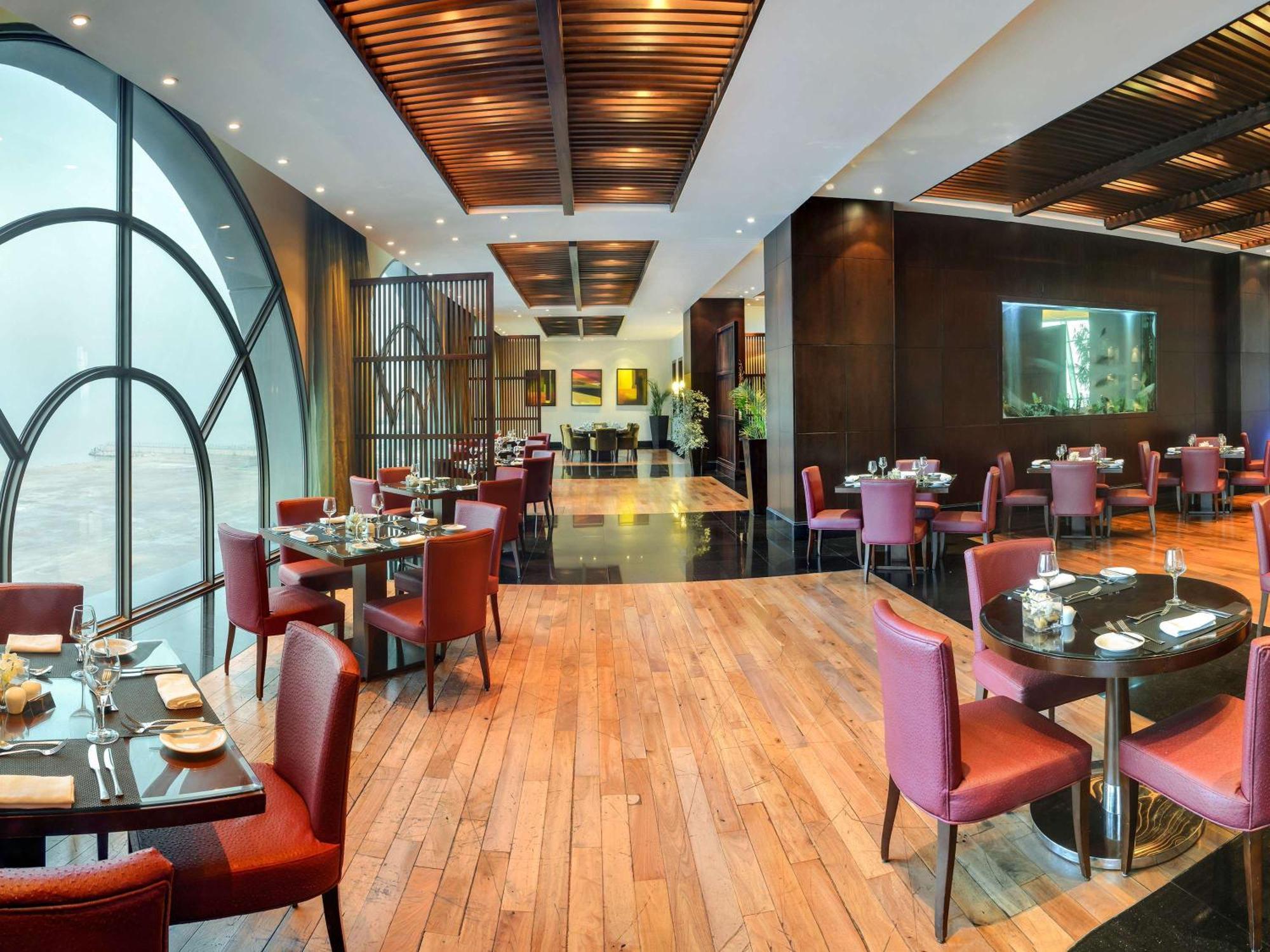 Sofitel Al Khobar The Corniche Hotel Exterior foto The restaurant