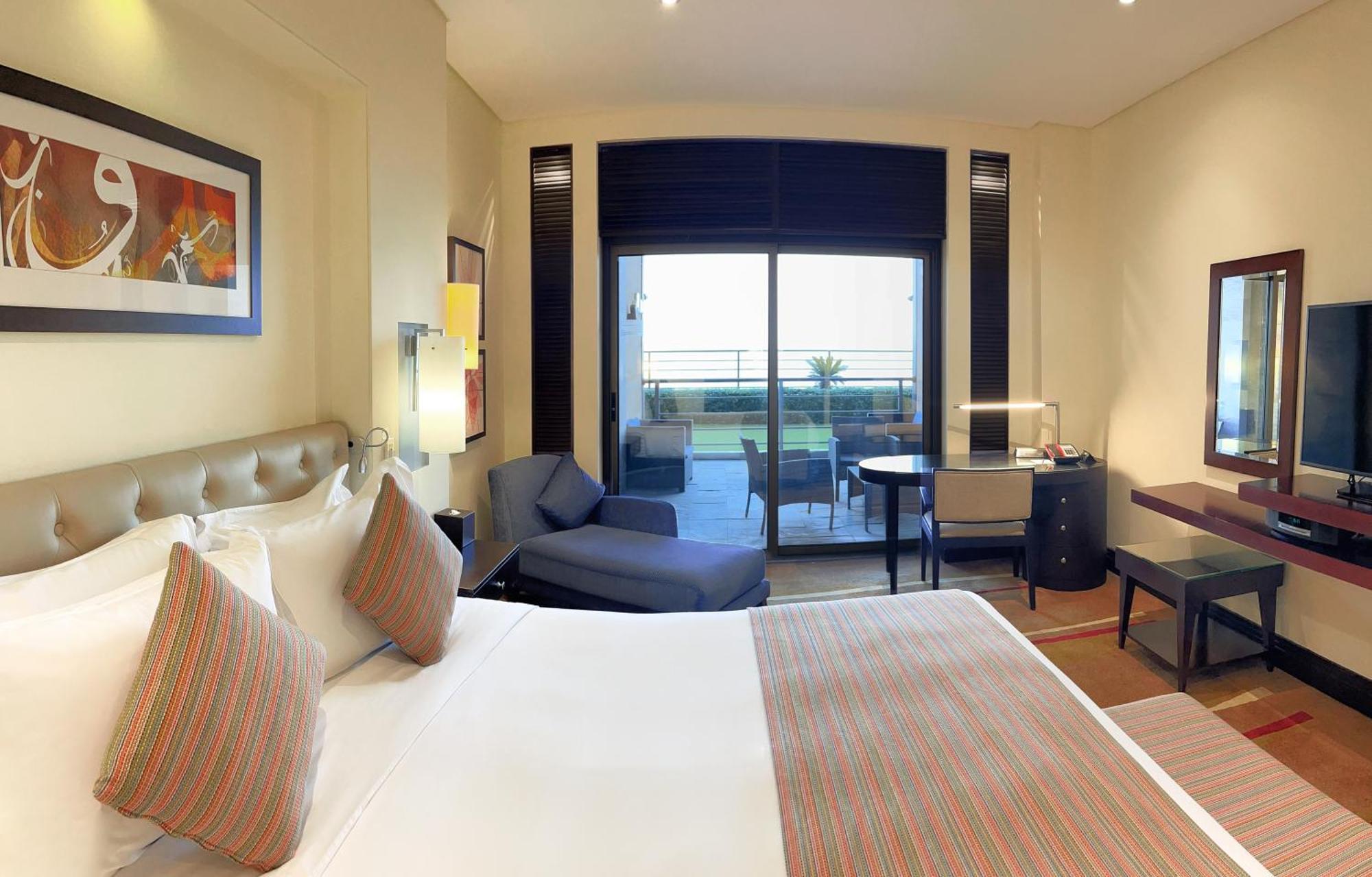 Sofitel Al Khobar The Corniche Hotel Exterior foto A room at the Taj Bengal