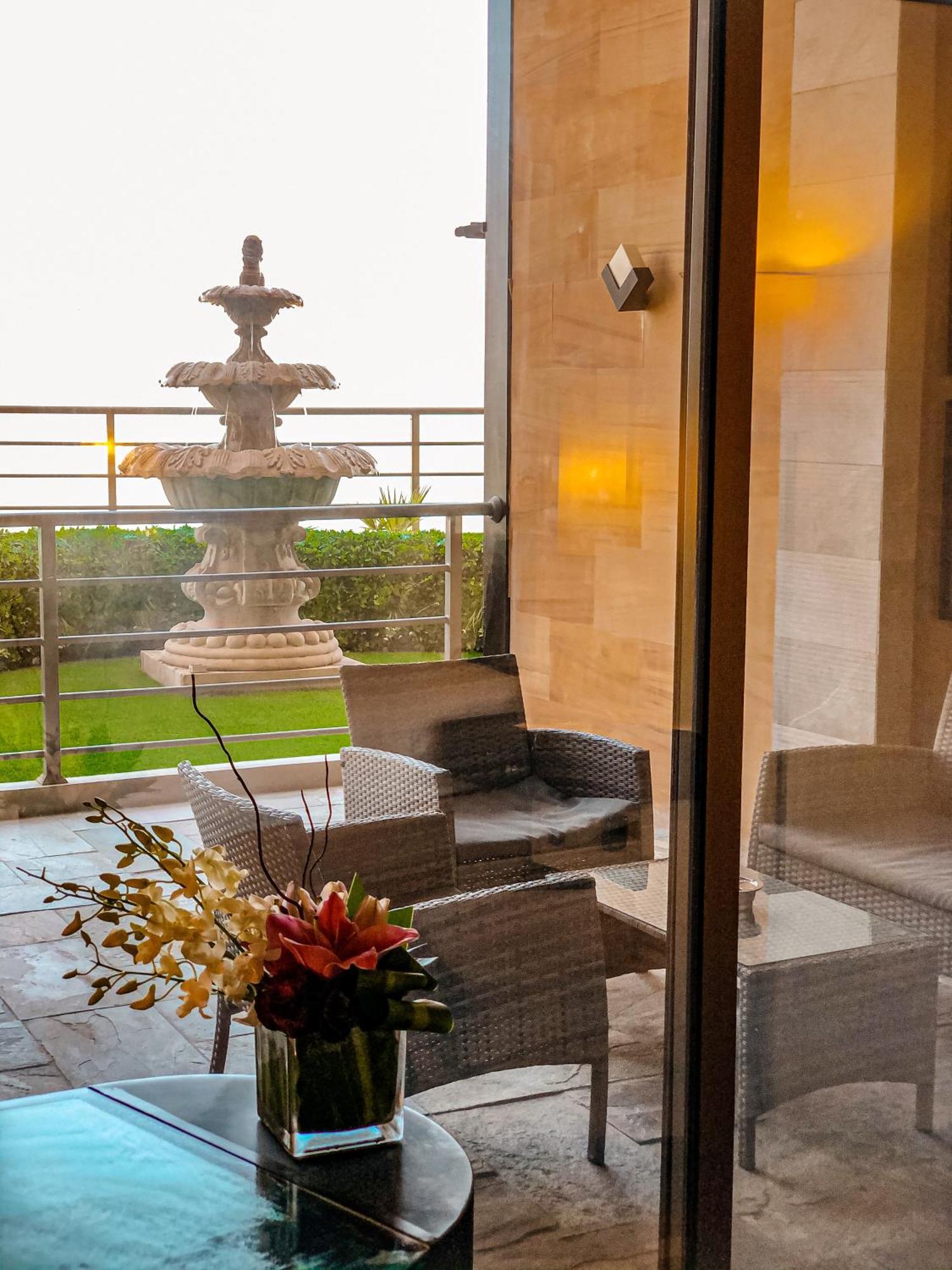 Sofitel Al Khobar The Corniche Hotel Exterior foto Fountain at the hotel