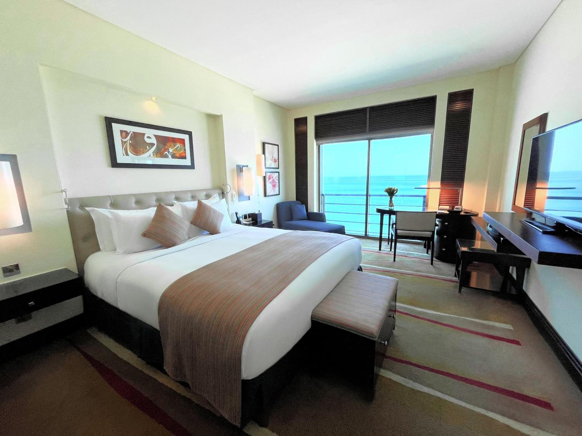 Sofitel Al Khobar The Corniche Hotel Exterior foto A guest room at the hotel